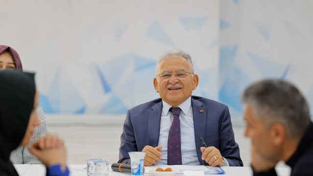 Başkan Büyükkılıç, Talas ve Hacılar'da muhtarlarla istişare toplantıları gerçekleştirdi