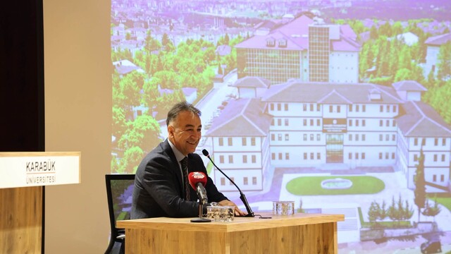 Vali Çağatay, genç iletişimcilerle bir araya geldi