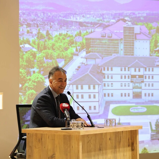 Vali Çağatay, genç iletişimcilerle bir araya geldi