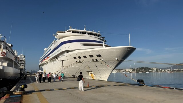 Bodrum'a üç kruvaziyer gemisiyle 650 turist geldi