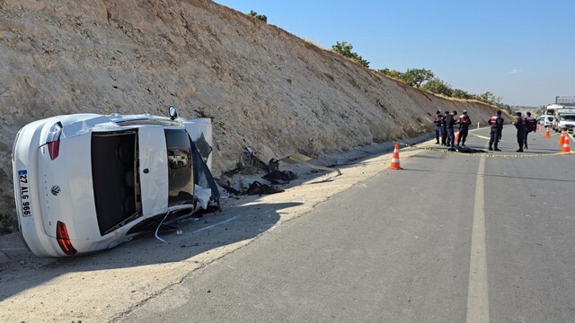 Gaziantep'te kavşakta otomobille çarpışan motosikletli hayatını kaybetti