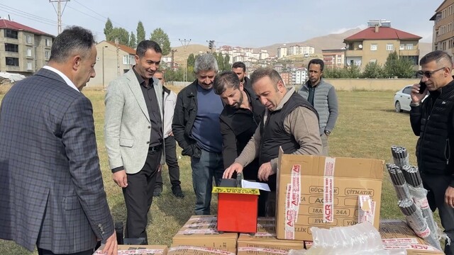 Yüksekova'da arılar elektrikli çitle koruma altında: 30 üreticiye hibe desteği