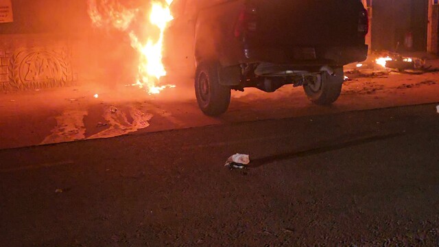 Park halindeki 2 motosiklet ve cip alevlere teslim oldu: Araçlar hurdaya döndü