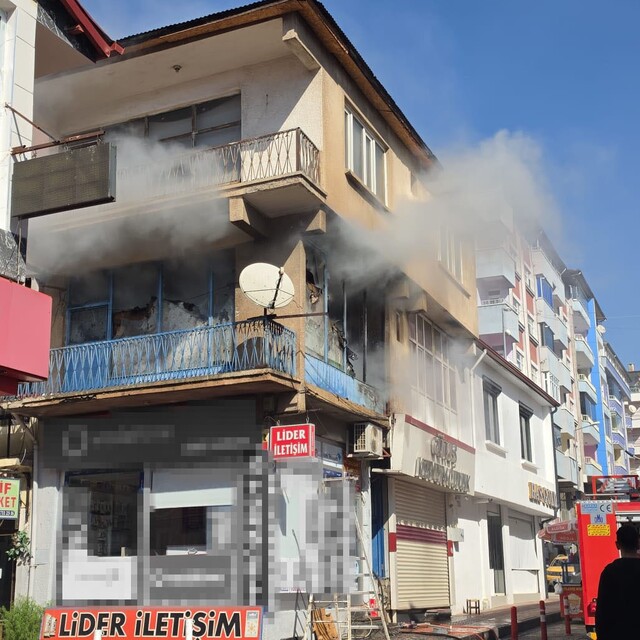 Elazığ'da oyuncak deposunda yangın