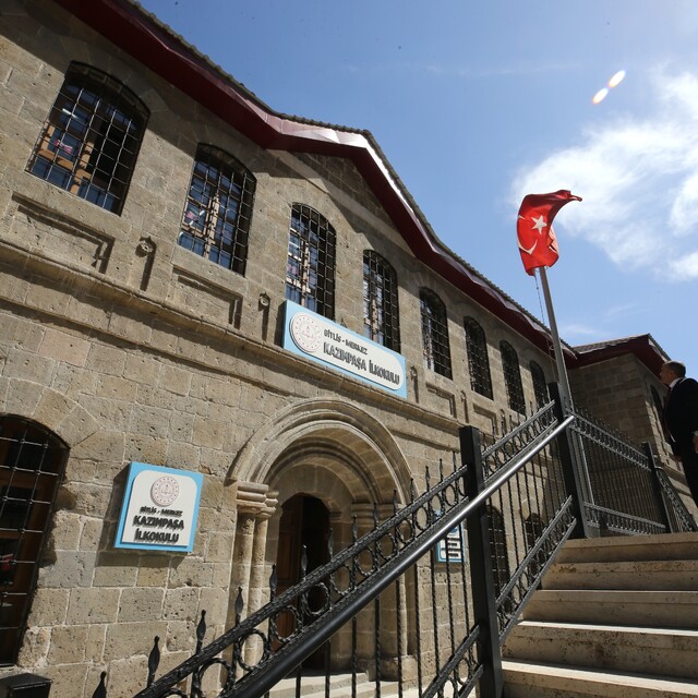 ASIRLIK MEKTEPLER - Bitlis'in ilk mektebi 101 yıldır aynı binada gelecek ne...