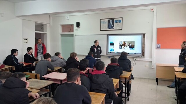Babaeski'de öğrencilere siber zorbalık ve güvenli internet eğitimi