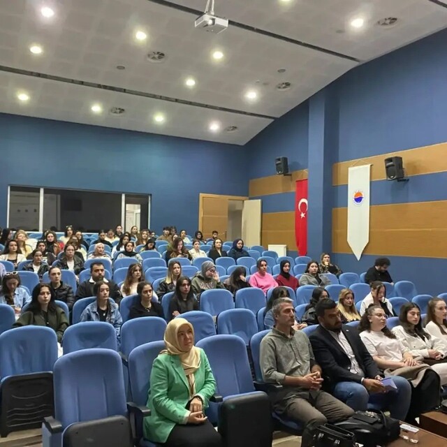 Sinop'ta gençler sağlıklı ilişkiler konusunda bilinçlendirildi