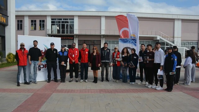 Sinop emniyeti gençleri dijital tehlikelere karşı uyardı