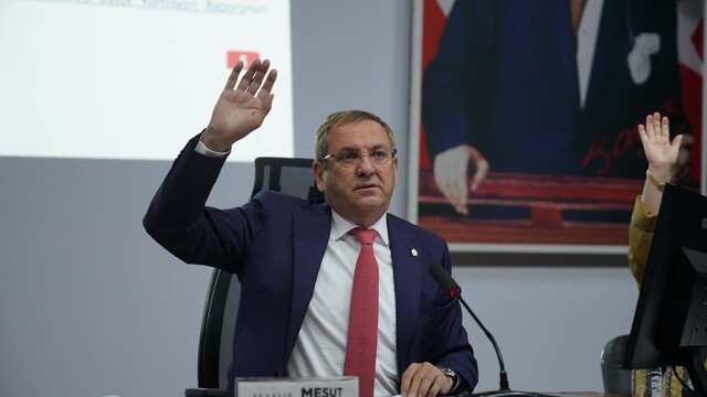 Ayvalık Belediyesi'nin 2027 yılı bütçesi 3 milyar 100 milyon TL olarak kabul edildi
Ayvalık Belediye Meclisi'nde 2027 yılı bütçesi oy birliğiyle onaylandı