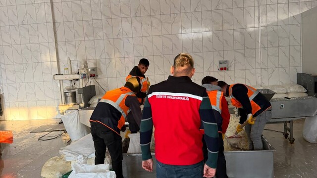 Akşehir'de kaçak gıda üretimi yapılan iş yerine operasyon