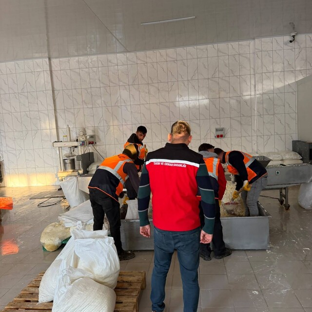 Akşehir'de kaçak gıda üretimi yapılan iş yerine operasyon
