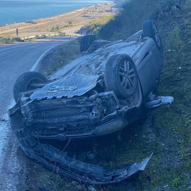 Sinop'ta otomobil takla attı: 2 yaralı