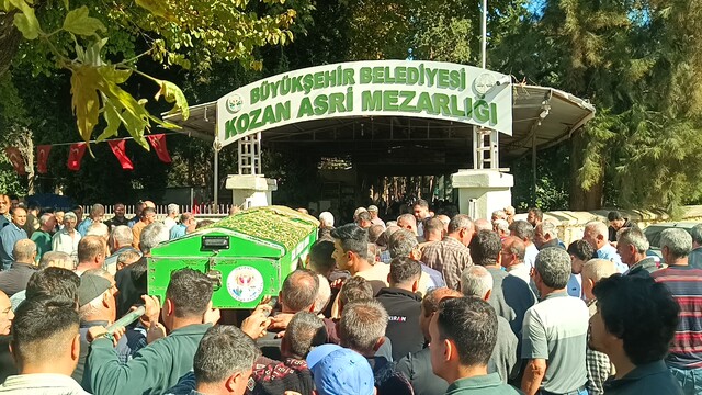 Adana'da pompalı tüfekle öldürülen kadının cenazesi defnedildi