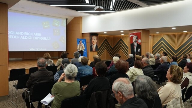 Dolandırıcılık olaylarına karşı hayati farkındalık
Denizli Büyükşehirden "Dijitalde Güvendeyim" eğitimi