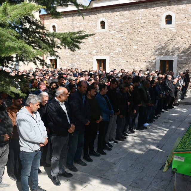 Afyonkarahisar'daki trafik kazasında ölenlerin cenazeleri defnedildi