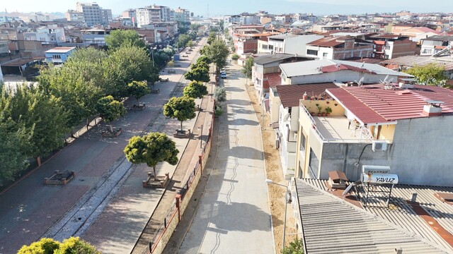 Nazilli Belediyesi'nin yol çalışmaları sürüyor