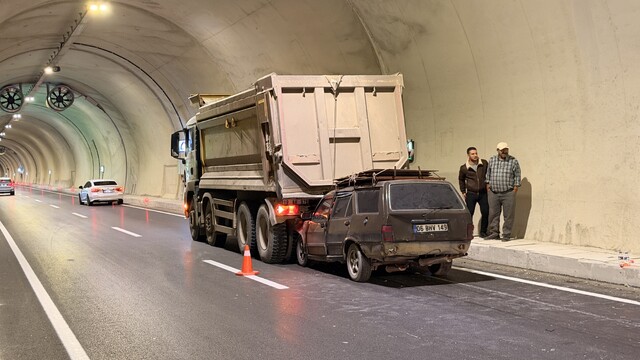 Çorum'da kamyonla çarpışan otomobilin sürücüsü yaralandı