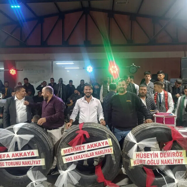 Düğünde damada kamyon lastiği hediye ettiler