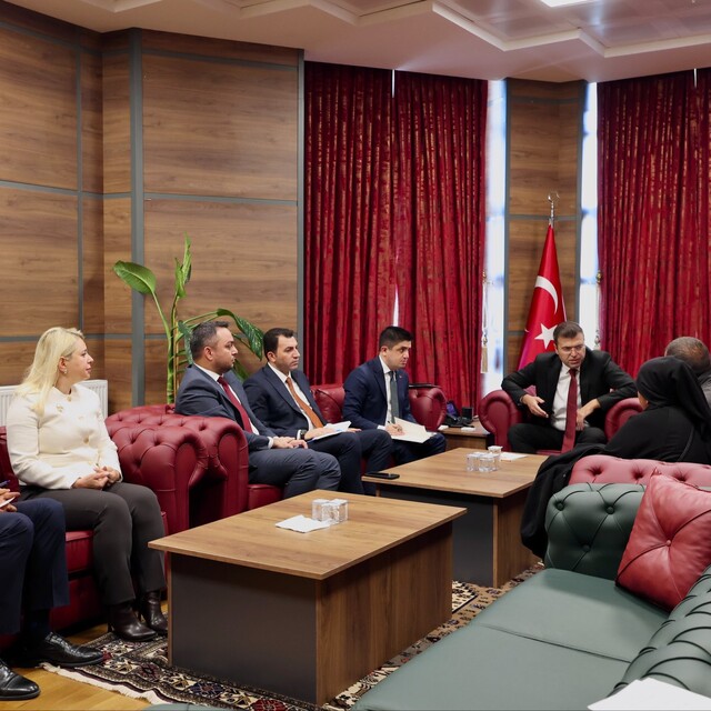 Niğde Valisi Akmeşe, vatandaşlarla buluştu