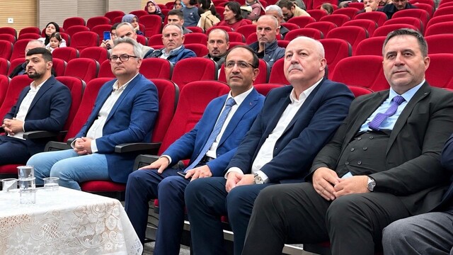 Hayrabolu'da "Hz. Peygamber ve Güzel Ahlak" konulu konferans düzenlendi