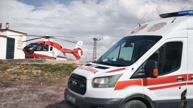 21 günlük bebek helikopter ambulansla Van'a sevk edildi