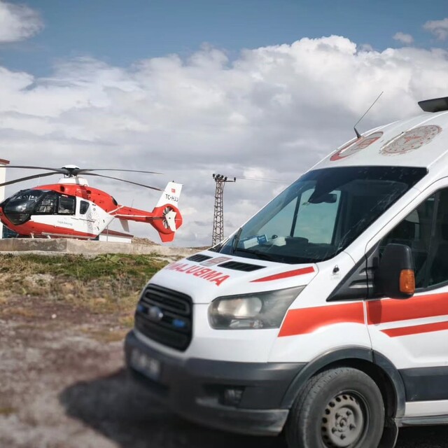 21 günlük bebek helikopter ambulansla Van'a sevk edildi