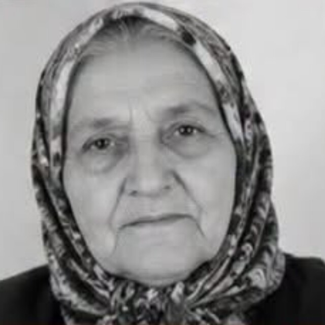 Yıkılan binada yaşamını yitiren kadın toprağa verildi