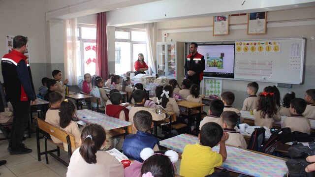 Erzincan'da öğrencilere organik tarım eğitimi