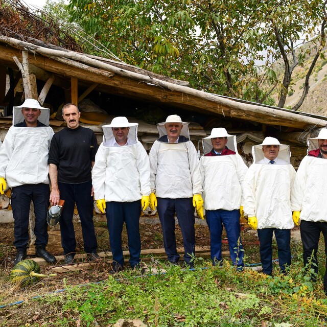 Çatak'ta karakovan balı hasadı yapıldı