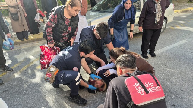 Yaşlı kadına çarpan gencin panik anları
Eskişehir'de otomobilin çarptığı yaşlı kadın yaralandı