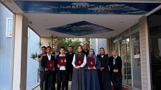 Alanya'da hafızlık eğitimini tamamlayan öğrenciler belgelerine kavuştu