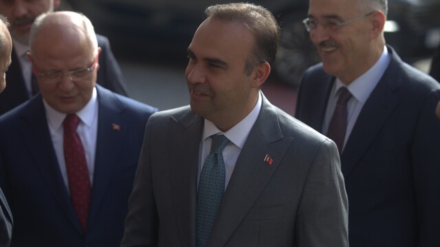 Ay'dan yapay zekaya, uzay limanından yerli navigasyona Türkiye'nin teknoloji hedefleri
Türkiye, yerli uzay aracıyla Ay'a gitmeye hazırlanıyor
Bakan Kacır; "2027 yılının ilk aylarında Türkiye'nin kendi imkanlarıyla geliştirdiği hibrit roket motoruna sahip uzay aracını Ay'a göndereceğiz"
