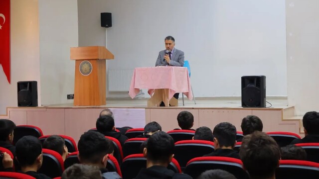 İl Müftüsü Bektaş imam hatipli öğrencilerle bir araya geldi