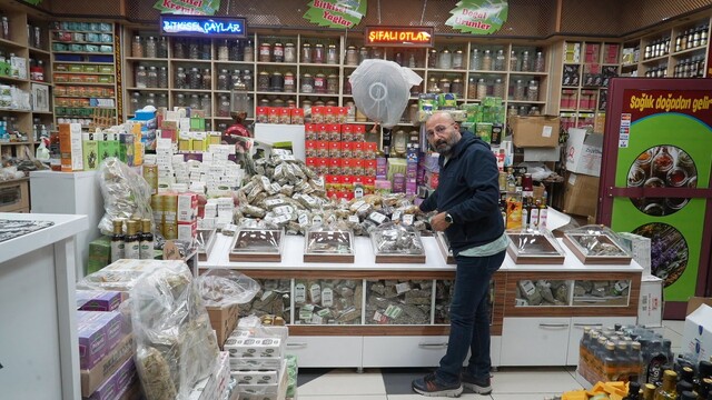 Muş'ta havalar soğudu, aktarlarda yoğunluk arttı