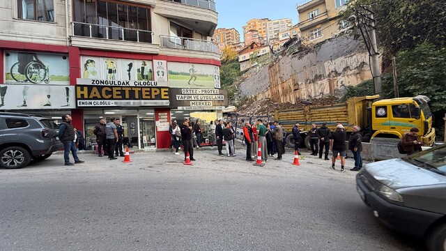 Zonguldak'ta bina çökmesinin ardından tahliyeler sürüyor: 28 daireli apartman boşaltıldı