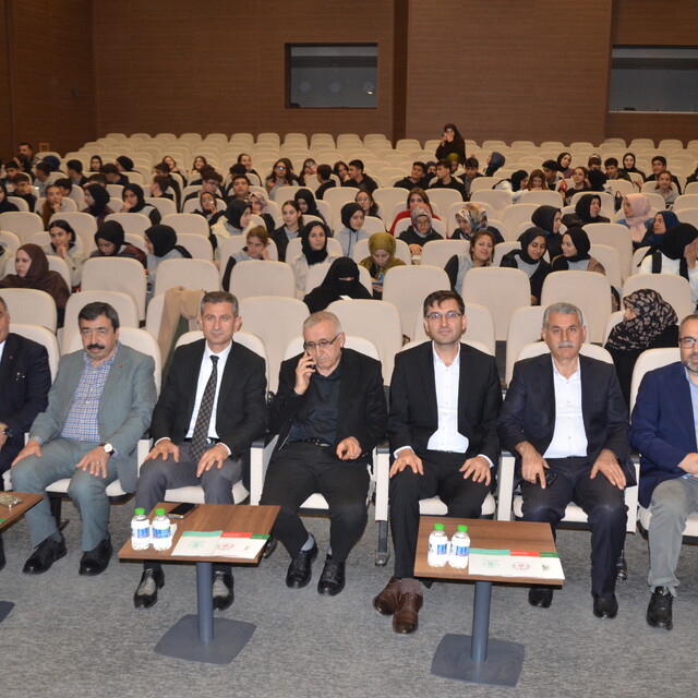 Muş'ta "Modern Çağın Sorunu: Baba Yoksunluğu" konferansı düzenlendi