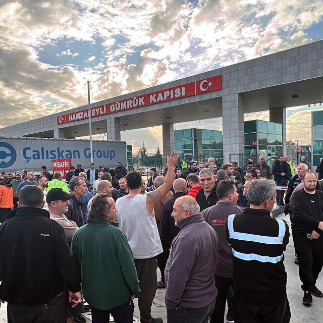 Hamzabeyli Sınır Kapısı'nda, TIR sürücülerinden 3 saatlik eylem