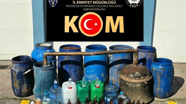 Çorum'da kaçak alkol operasyonu: 2 gözaltı
