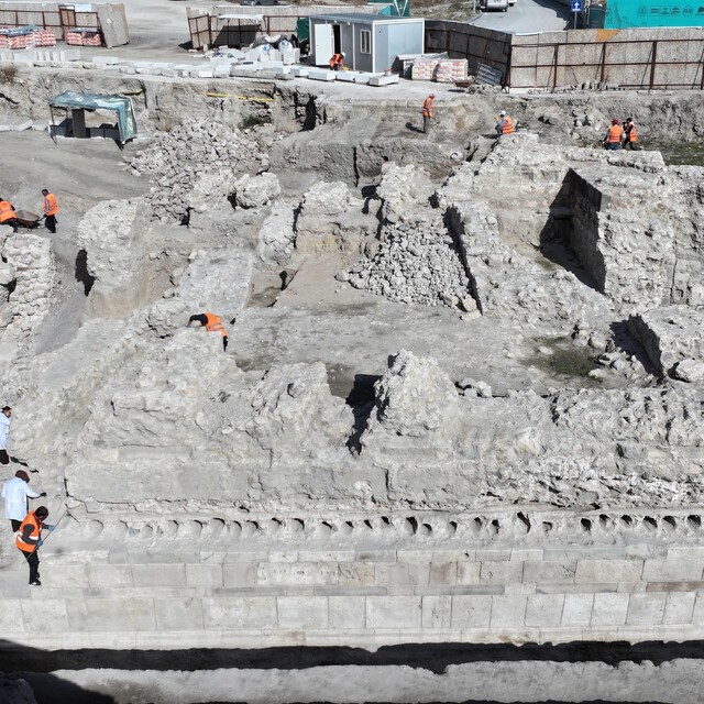 Konya'da tarihi Larende Kapısı ve sur duvarları gün yüzüne çıkarılıyor