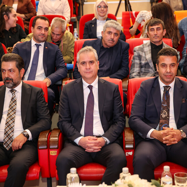 AK Parti Genel Başkan Yardımcısı Yalçın, Diyarbakır'da AK Parti İl Danışma...
