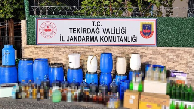 Malkara'da evden 1 ton 120 litre sahte içki çıktı