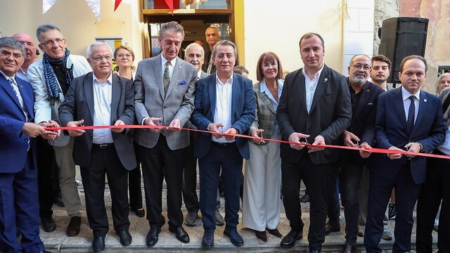 Efeler'de Atatürk Kültür Evi hizmete açıldı