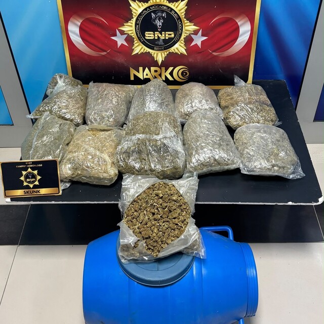 Siirt'te 5 kilo 700 skunk ele geçirildi, 5 kişi gözaltına alındı