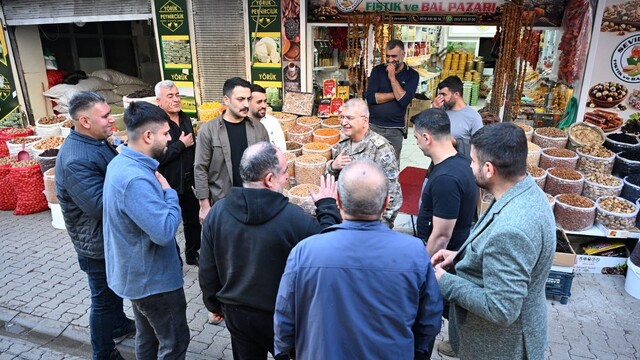 Siirt'te İl Emniyet Müdürü Özdemir, esnafla buluştu