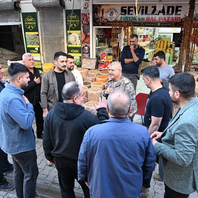 Siirt'te İl Emniyet Müdürü Özdemir, esnafla buluştu