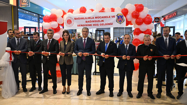 Adana'da "Bağımlılıkla Mücadele ve Bağımsızlık Sergisi" açıldı