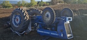 Kastamonu’da devrilen traktörün altında kalan sürücü yaralandı