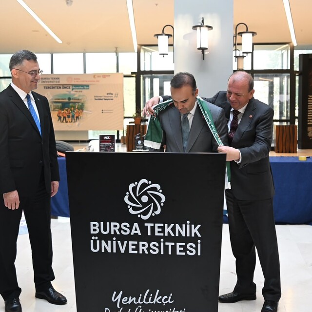 BTSO Başkanı Matlı'dan Bakan Kacır'a Bursaspor atkısı