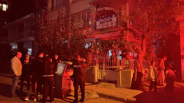 Mersin'de 3 katlı binanın zemini çökmesi: 40 kişi tahliye edildi