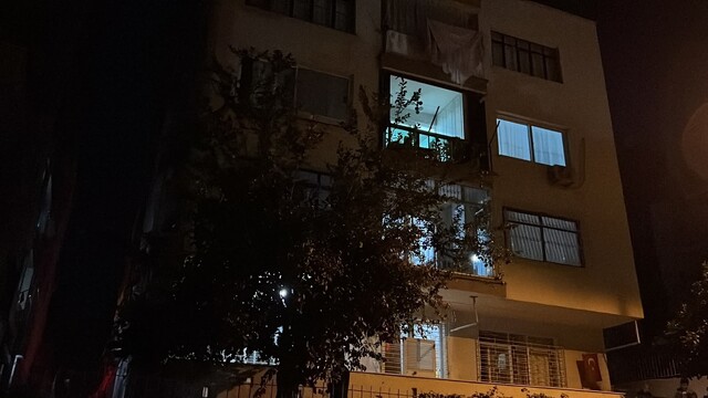Mersin'de zemin katında çökme meydana gelen bina tahliye edildi